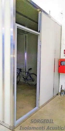 Silenzio Sovrano: Cabine Insonorizzate per un Lavoro Senza Distrazioni