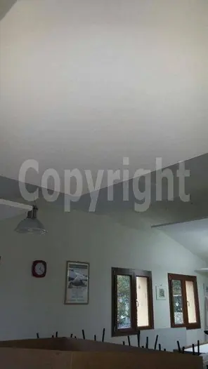 Intervento di Correzione Acustica con Isole a Soffitto in Ambiente Pubblico<br /><br />