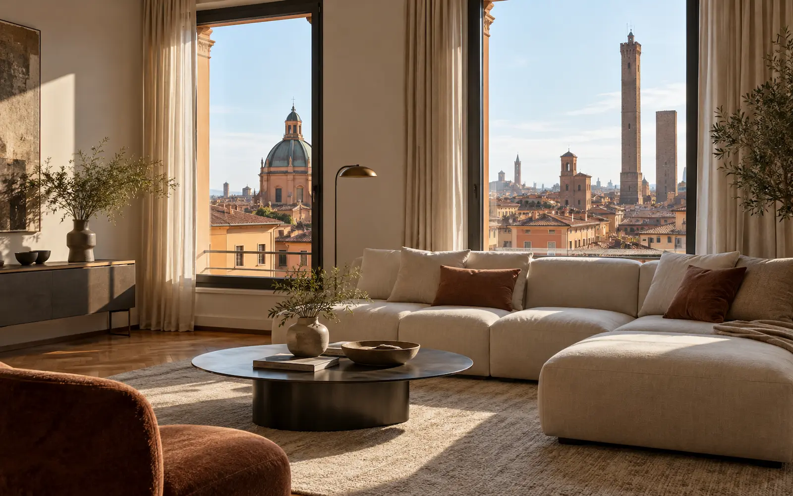 Interno di abitazione a Bologna con finestre e pareti da valutare per l’isolamento acustico