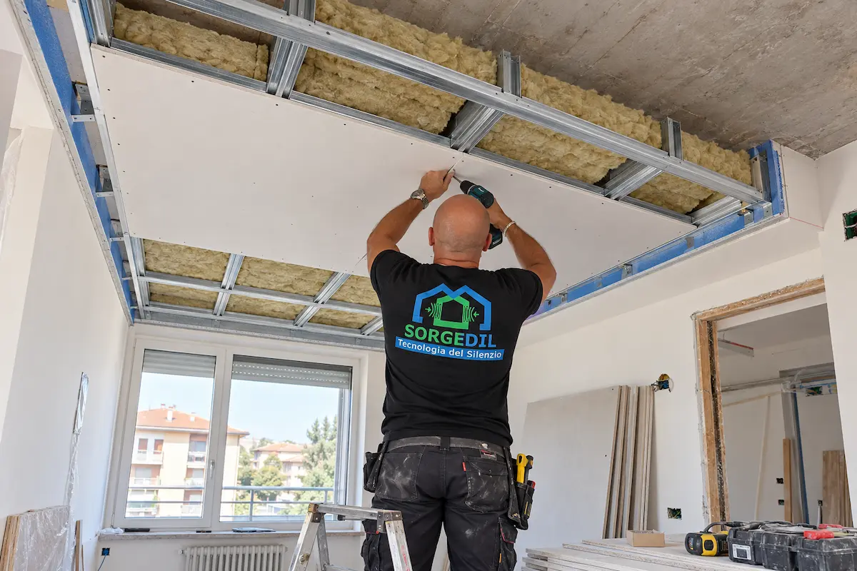 Intervento Sorgedil di isolamento acustico del soffitto in un appartamento a Cesano Maderno