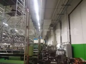 Fase di Montaggio Pannelli Fonoassorbenti in Reparto Macchine<br /><br />