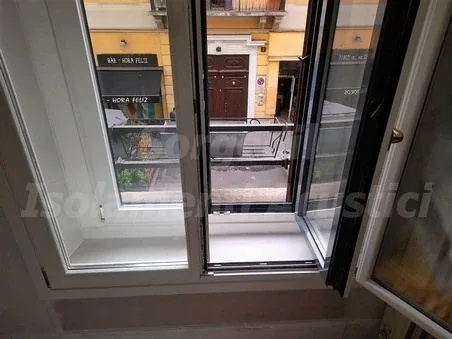 Secondo infisso antirumore posato verso l’interno del vano